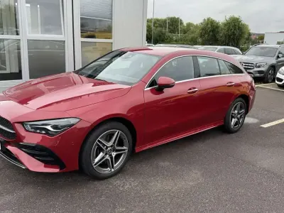 Gebraucht Mercedes CLA250 Premium 163 PS (119 kW) 2023 Rot Coupé