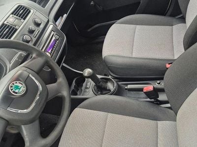 Weiß Gebraucht 2009 Skoda Fabia Classic Limousine | 1.700 € (Guter Preis)