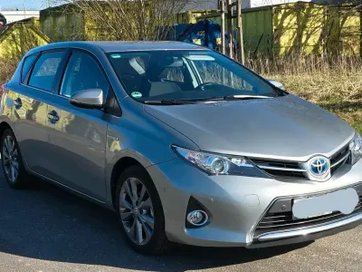 Gebraucht Toyota Auris Hybrid 136 PS (100 kW) 2013 Grau Limousine
