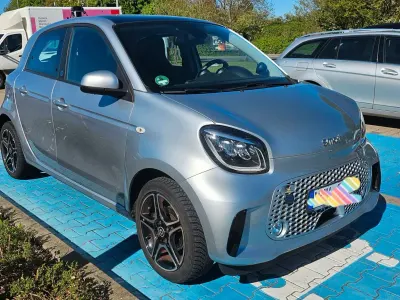 Używany Smart ForFour Electric Drive 60 kW (82 KM) 2022 Srebrny Hatchback