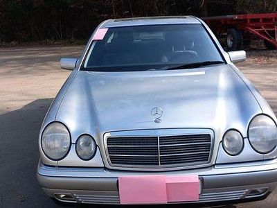 Second-hand Mercedes E240 Elegance 170 CP (125 kW) 1999 Argintiu Berlinǎ