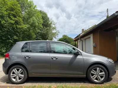 Gebraucht VW Golf VII Match 105 PS (77 kW) 2012 Grau Limousine