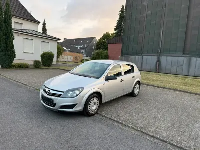 Gebraucht Opel Astra 90 PS (66 kW) 2009 Silber Limousine