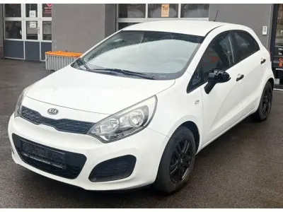 Usata Kia Rio 75 CV (55 kW) 2012 Bianco Berlina