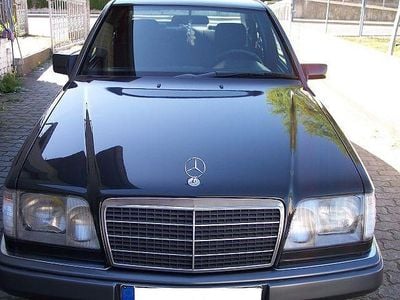 Gebraucht Mercedes E200 185 PS (136 kW) 1994 Schwarz Limousine