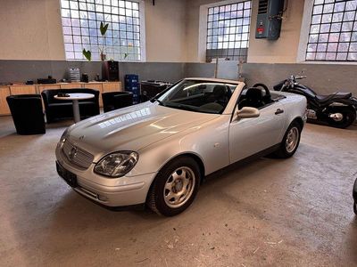 Usata Mercedes SLK200 136 CV (100 kW) 1998 Argento Cabrio