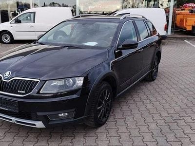 Gebraucht Skoda Octavia Scout 4x4 184 PS (135 kW) 2014 Schwarz Kleinwagen