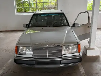 Gebraucht Mercedes 200 118 PS (86 kW) 1992 Silber Kombi