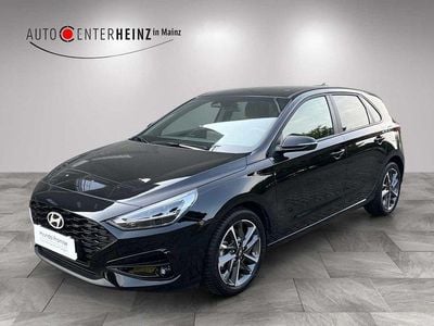 Abyss black / mic Gebraucht 2024 Hyundai i30 Advantage Limousine | 20.900 € (Fairer Preis)