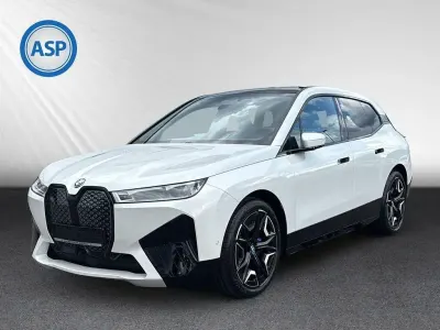 Gebraucht BMW iX Sport Line 384 kW (523 PS) 2023 Weiß (mineralweiss metallic) SUV