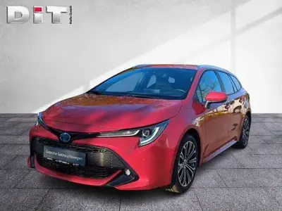 Używany Toyota Corolla Team 184 KM (135 kW) 2021 Czerwony Kombi