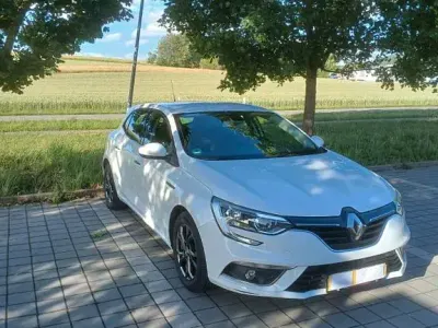 Gebraucht Renault Mégane Equilibre 140 PS (102 kW) 2020 Weiß Limousine