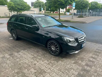 Gebraucht Mercedes E220 Avantgarde 170 PS (125 kW) 2013 Schwarz Limousine