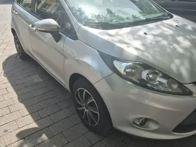 Gebraucht Ford Fiesta 71 PS (52 kW) 2012 Silber Kleinwagen
