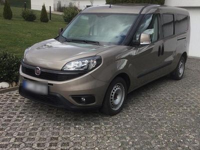 Gebraucht Fiat Doblò 120 PS (88 kW) 2018 Braun Van / Kleinbus