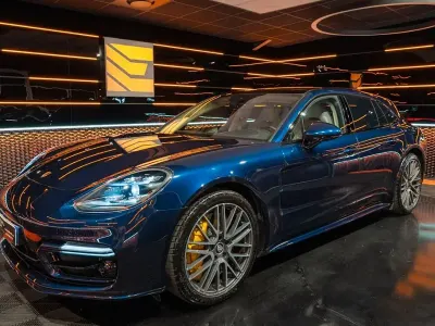 Gebraucht Porsche Panamera S E-Hybrid Sport Turismo 571 PS (419 kW) 2021 Blau Kleinwagen