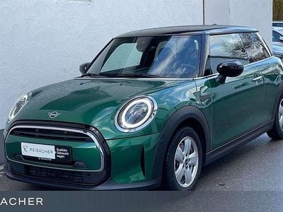 Gebraucht Mini Cooper Coupé Classic 136 PS (100 kW) 2023 British racing green metallic Coupé
