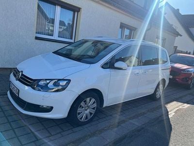Gebraucht VW Sharan Comfortline 150 PS (110 kW) 2017 Weiß Van / Kleinbus