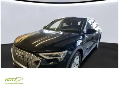 Gebraucht Audi e-tron Basis 230 kW (313 PS) 2022 Mythosschwarz metallic SUV