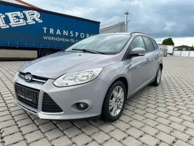Gebraucht Ford Focus Trend 116 PS (85 kW) 2011 Grau Limousine