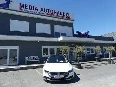 Gebraucht VW Arteon Elegance 150 PS (110 kW) 2018 Weiß Kleinwagen