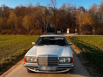 Usata Mercedes 230 136 CV (100 kW) 1982 Bianco Coupé