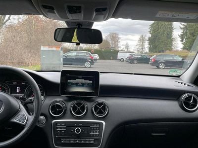 Usata Mercedes A180 109 CV (80 kW) 2017 Nero Utilitaria