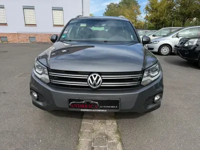 Gebraucht VW Tiguan LOUNGE 140 PS (102 kW) 2015 Grau SUV