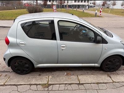Gebraucht Toyota Aygo 68 PS (50 kW) 2006 Blau Kleinwagen