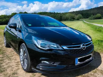 Gebraucht Opel Astra Dynamic 160 PS (117 kW) 2017 Schwarz Limousine