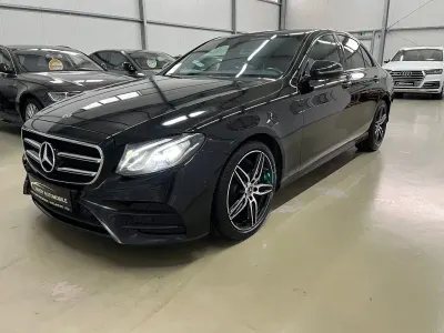Gebraucht Mercedes E300 AMG line 245 PS (180 kW) 2019 Ung. schwarz  unilack Limousine