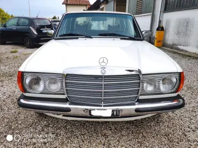 Gebraucht Mercedes 200 94 PS (69 kW) 1978 Weiß Limousine