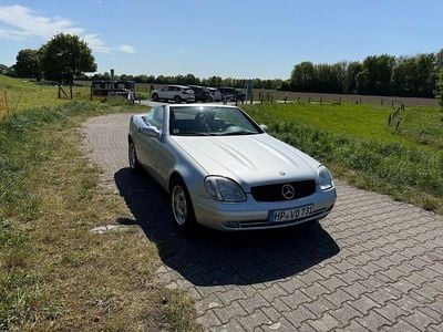 Usata Mercedes SLK200 136 CV (100 kW) 1999 Argento Cabrio