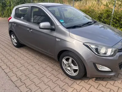 Gebraucht Hyundai i20 Classic 86 PS (63 kW) 2012 Silber Kleinwagen