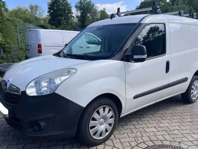 Gebraucht Opel Combo 95 PS (69 kW) 2017 Weiß Van / Kleinbus