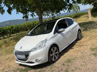 Gebraucht Peugeot 208 122 PS (89 kW) 2014 Weiß Kleinwagen