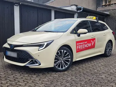 Gebraucht Toyota Corolla Hybrid Team 140 PS (102 kW) 2024 Schwarz Limousine
