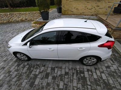 Gebraucht Ford Focus Titanium 125 PS (91 kW) 2016 Weiß Limousine