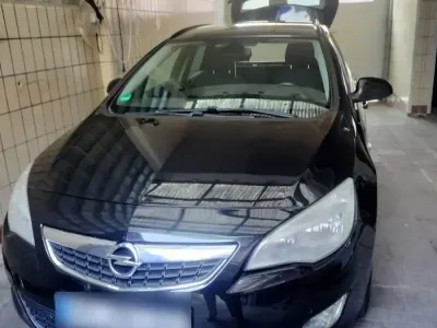 Gebraucht Opel Astra Design Edition 140 PS (102 kW) 2011 Schwarz Kombi