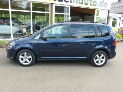 Gebraucht VW Touran Trendline 105 PS (77 kW) 2015 Blau Van / Kleinbus
