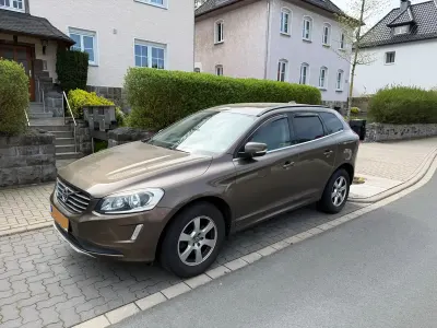 Gebraucht Volvo XC60 Momentum 190 PS (139 kW) 2016 Braun SUV