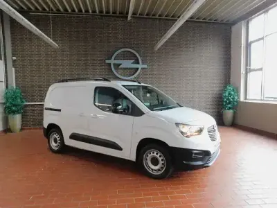 Używany Opel Combo Edition 131 KM (96 kW) 2022 Andere Minivan