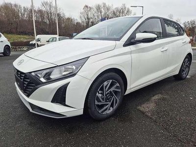 Neu Hyundai i20 79 PS (58 kW) 2025 Atlas weiss Limousine