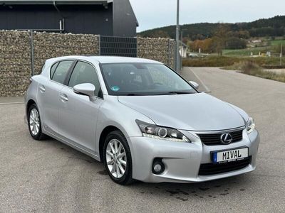 Lexus CT200h