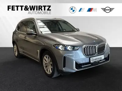Gebraucht BMW X5 Sport Line 489 PS (359 kW) 2024 Skyscraper grau metallic SUV