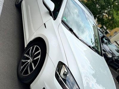 Weiß Gebraucht 2017 VW Golf VII Highline Kombi | 12.999 € (Fairer Preis)