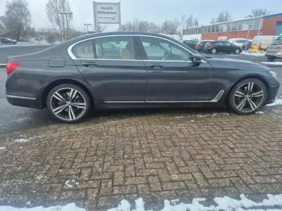 Usata BMW 740 258 CV (189 kW) 2016 Grigio Berlina