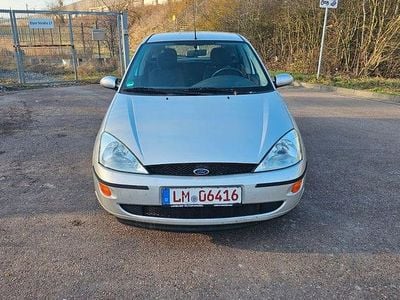 Gebraucht Ford Focus 116 PS (85 kW) 2000 Silber Limousine