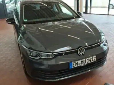 Gebraucht VW Golf VIII Life 110 PS (80 kW) 2023 Grau Limousine