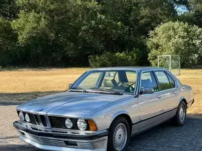 Gebraucht BMW 735 218 PS (160 kW) 1980 Silber Limousine